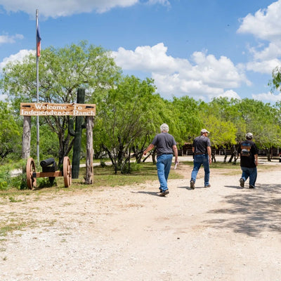 How To Choose Suitable Binoculars for Hunting Pigs In Texas?