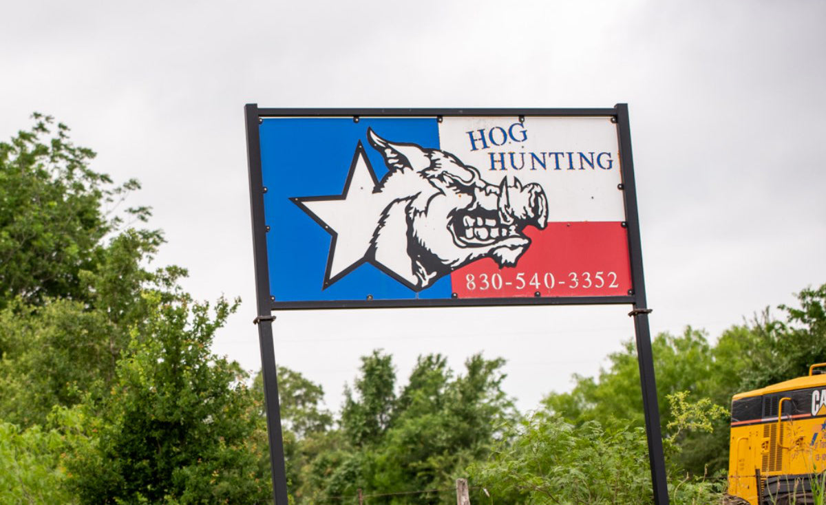 $1199 Ranch Boss Hog Hunt: 1 Man- 3 days/2 nights with Free Meals/Lodging!
